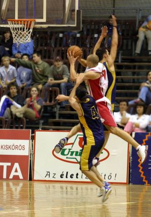 Támadás
